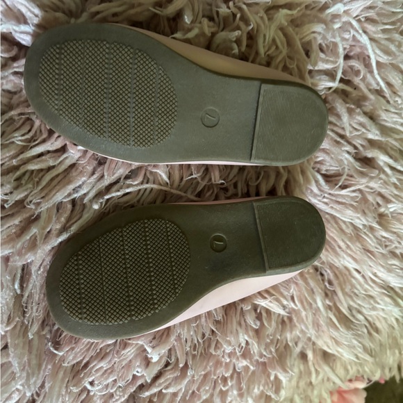 Rachel Shoes is what I’m selling - Picture 2 of 3